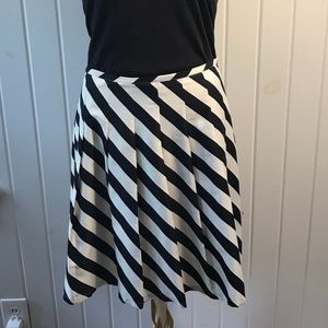 Limited Outback Red pleated striped skirt silky S